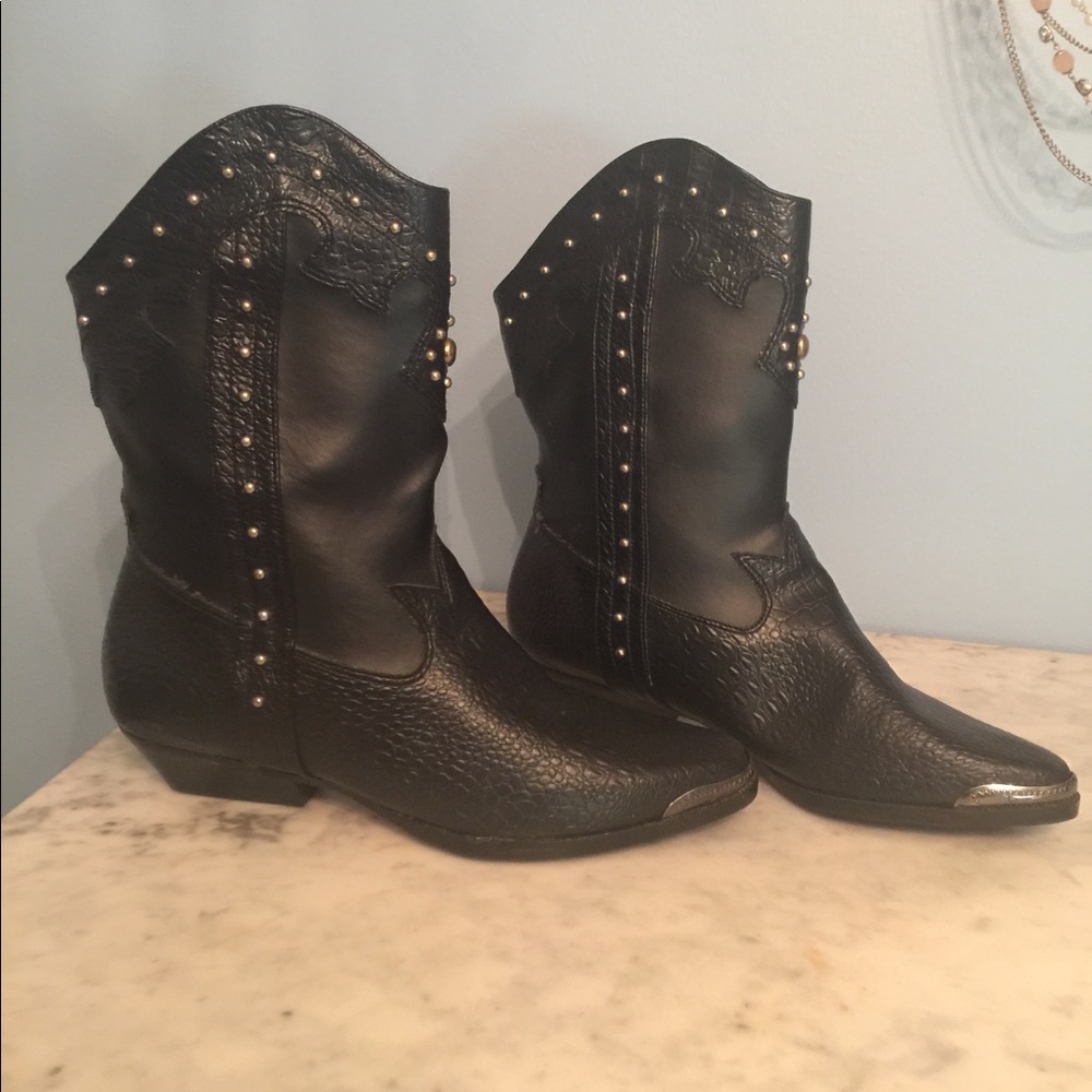 Black cowboy boots